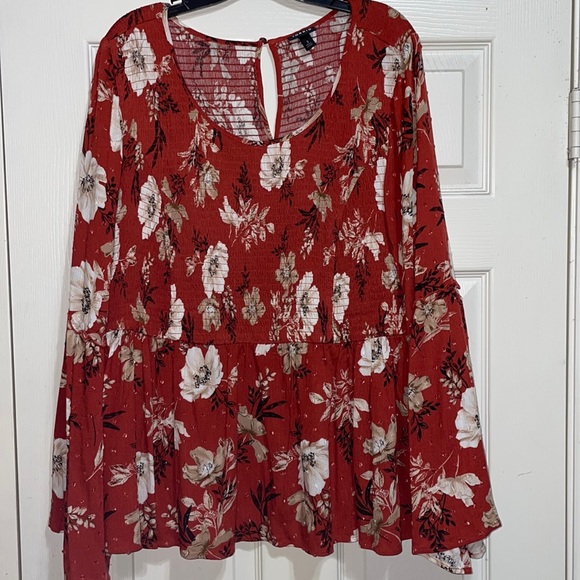 torrid Tops - Super cute torrid long sleeve keyhole back blouse! Perfect for fall!!